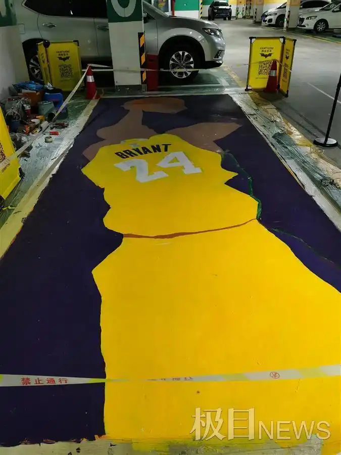 车位涂鸦悄然兴起,花2000元给车位穿上花衣裳,你愿意吗?(图1) 车位涂鸦服务价格_墙绘图案设计怎么收费_武汉小区车位彩绘