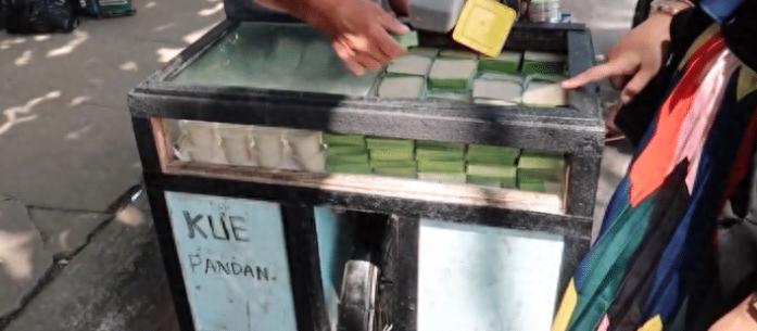 小吃手推车款式图片_街边小吃 绿盒子 大叔推车