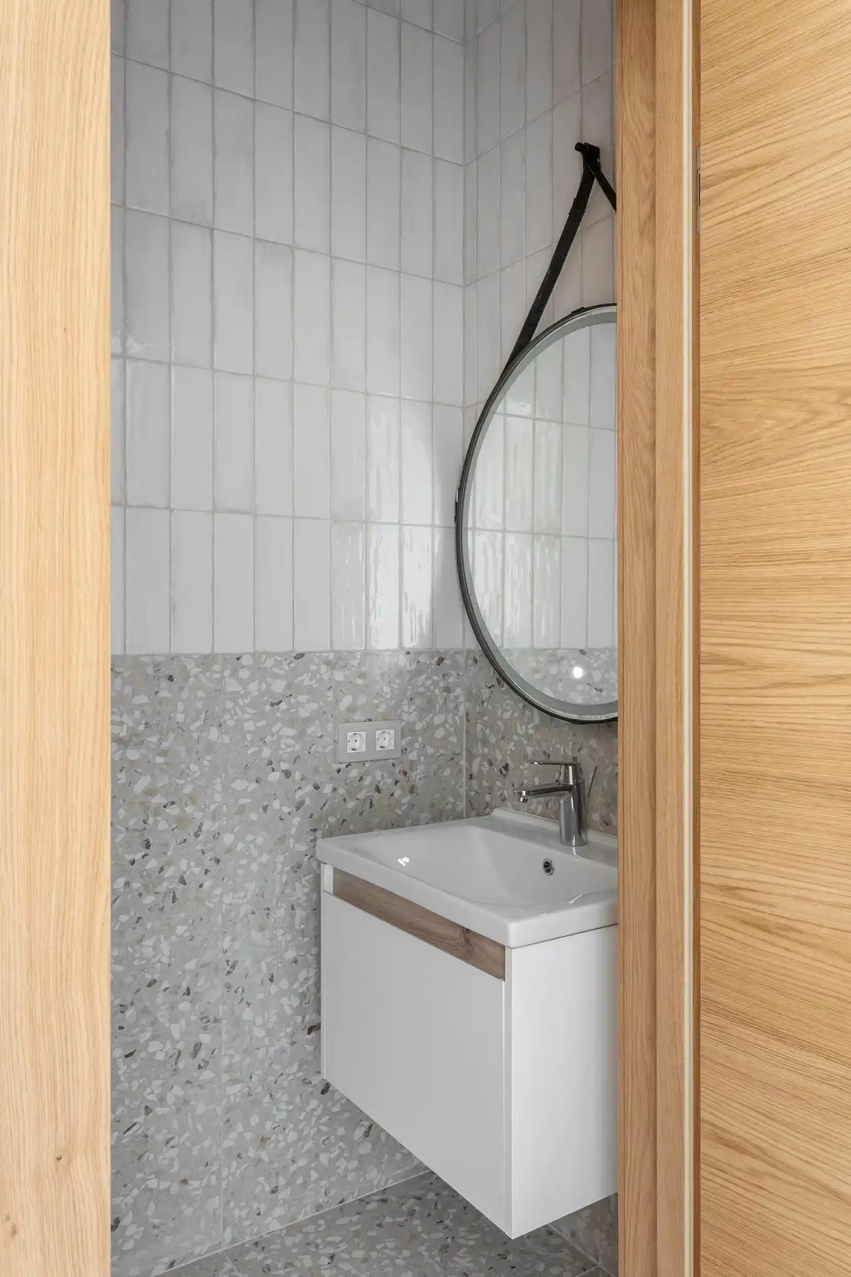 一居室小公寓装修效果图_国外一居室两卫设计_小户型改造方案