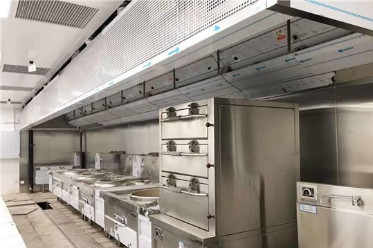 大汉推车做广式肠粉,食客来晚蹲路边吃,老板:明星来了也是这样(图4) 小吃车肠粉制作方法_广式肠粉制作过程_小吃手推车款式图片