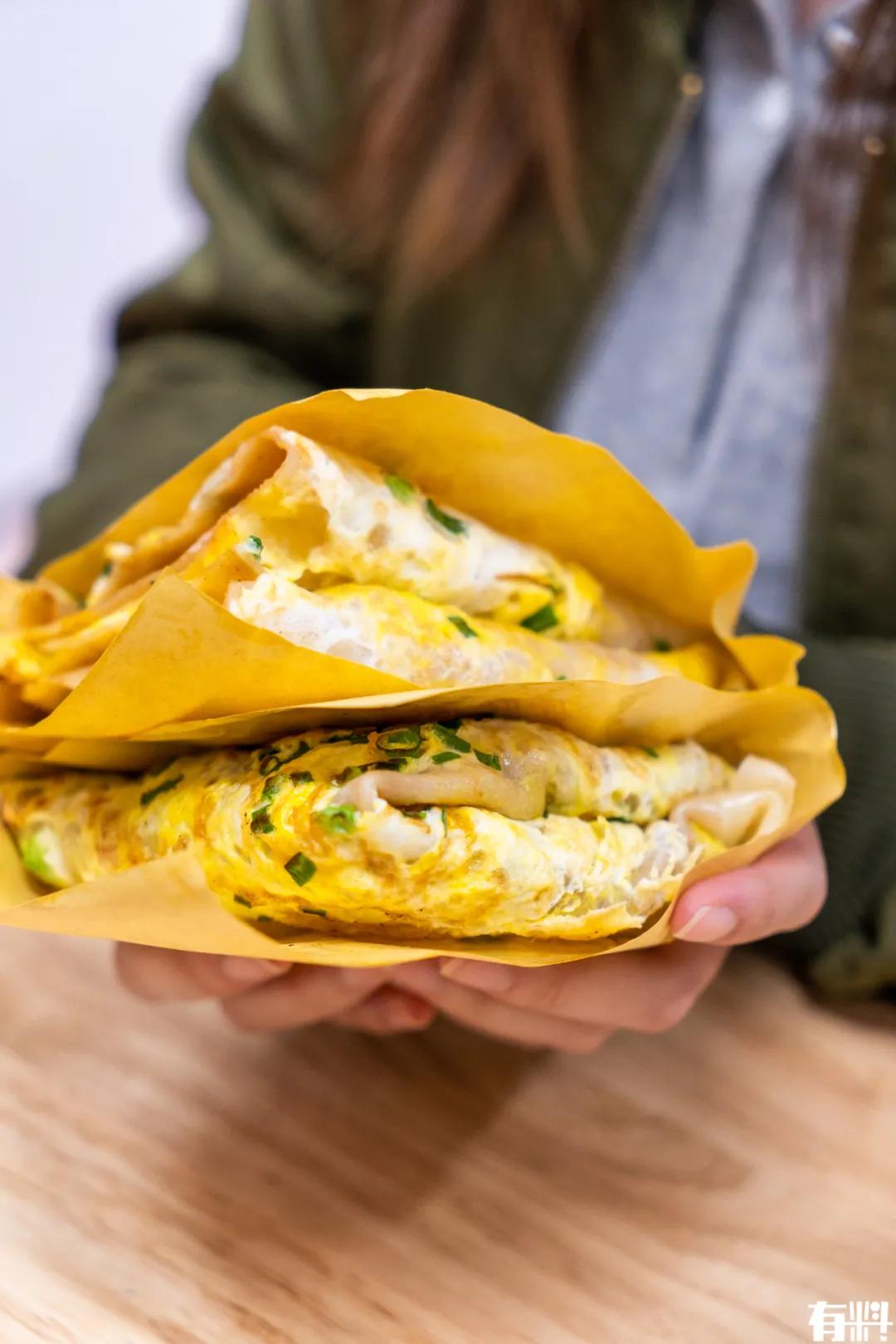 励志阿叔21年把小推车开成档口,这份煎饼果子,我先干为敬(图20) 石龙煎饼果子摊_东莞煎饼果子_小吃手推车款式图片