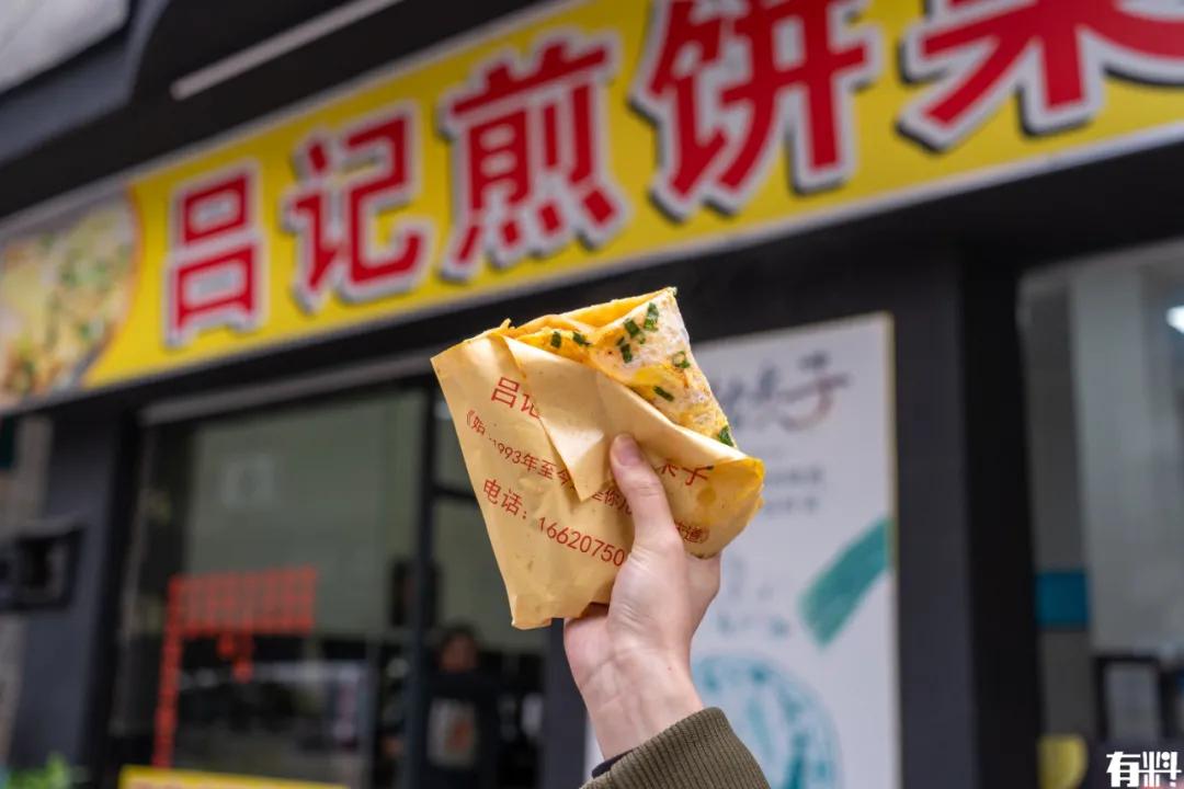 励志阿叔21年把小推车开成档口,这份煎饼果子,我先干为敬(图24) 石龙煎饼果子摊_东莞煎饼果子_小吃手推车款式图片