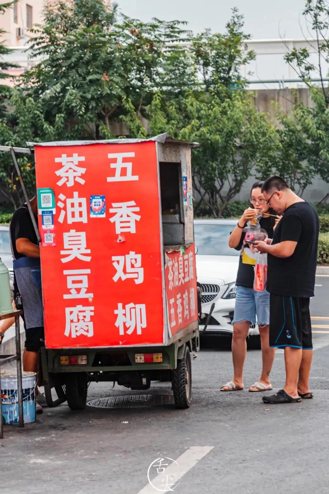 青岛街头小推车,藏着什么好吃的?(图11) 青岛小推车美食_小吃手推车款式图片_兴山路早市小吃