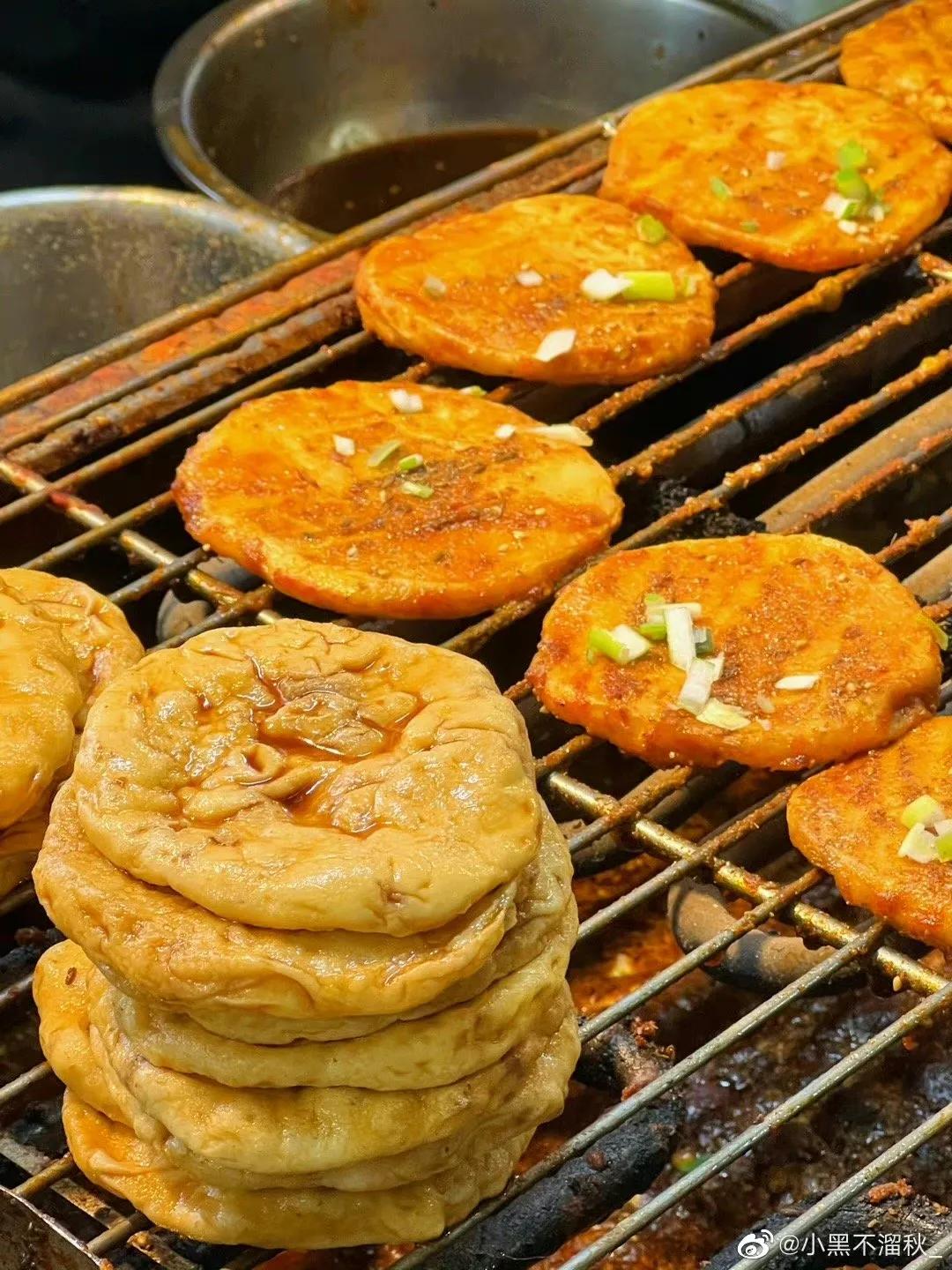 青岛街头小推车,藏着什么好吃的?(图24) 青岛小推车美食_小吃手推车款式图片_兴山路早市小吃