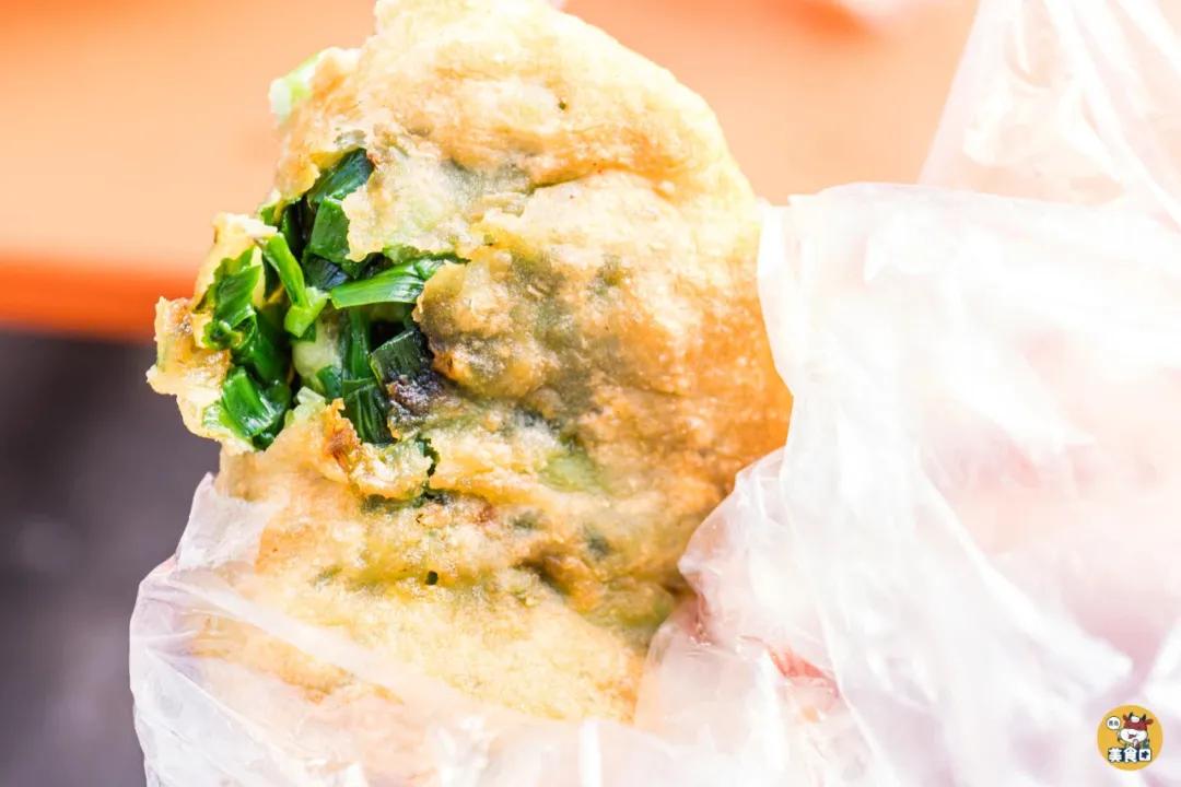 青岛街头小推车,藏着什么好吃的?(图8) 青岛小推车美食_兴山路早市小吃_小吃手推车款式图片