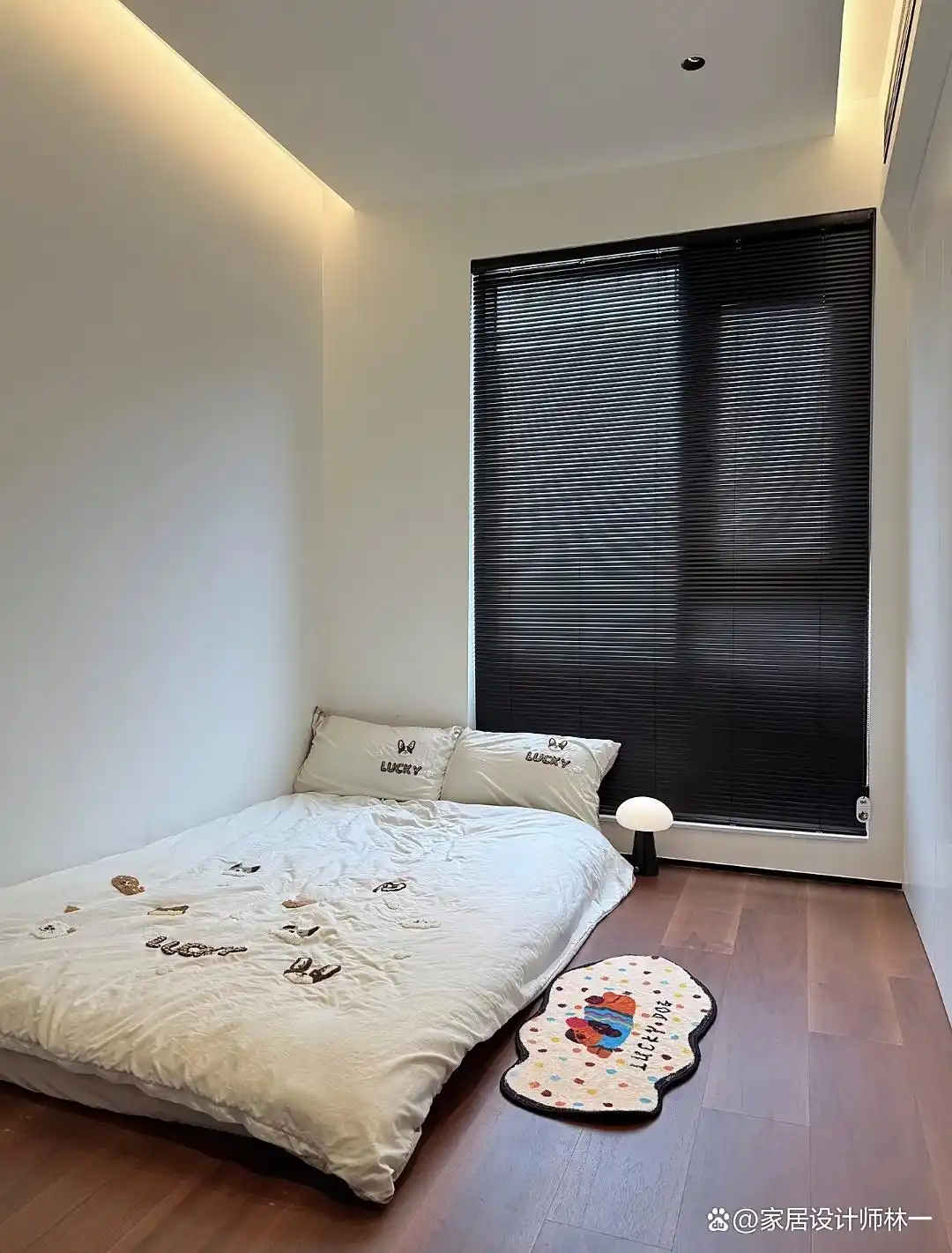 黑白极简装修案例_现代简约自装家_一居室小公寓装修效果图