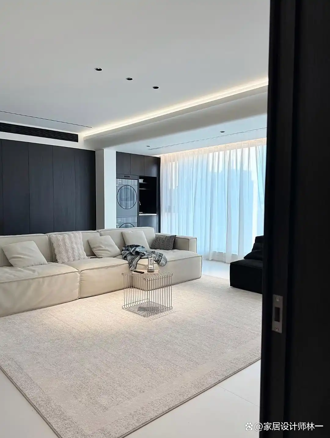 一居室小公寓装修效果图_现代简约自装家_黑白极简装修案例