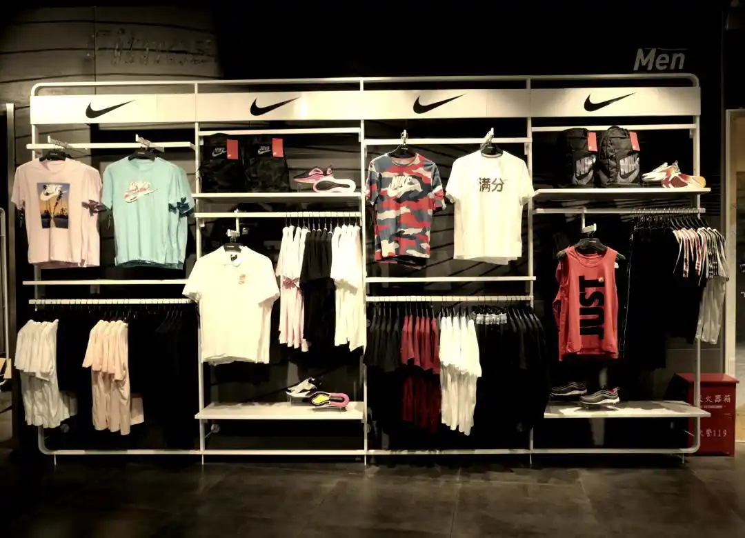 运动鞋服店铺陈列的全方位指南(图9) 鞋服店铺布局设计原则_男装陈列技巧图片_运动鞋服店铺陈列规范