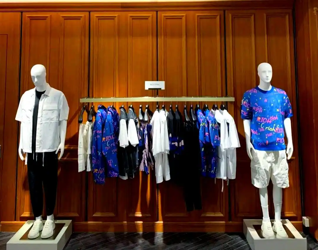 店铺陈列技巧提升指南(图12) 男装陈列技巧图片_店铺陈列技巧_挂通陈列方法