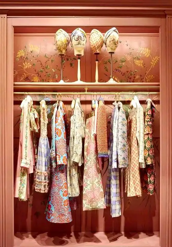 店铺陈列技巧提升指南(图4) 店铺陈列技巧_挂通陈列方法_男装陈列技巧图片