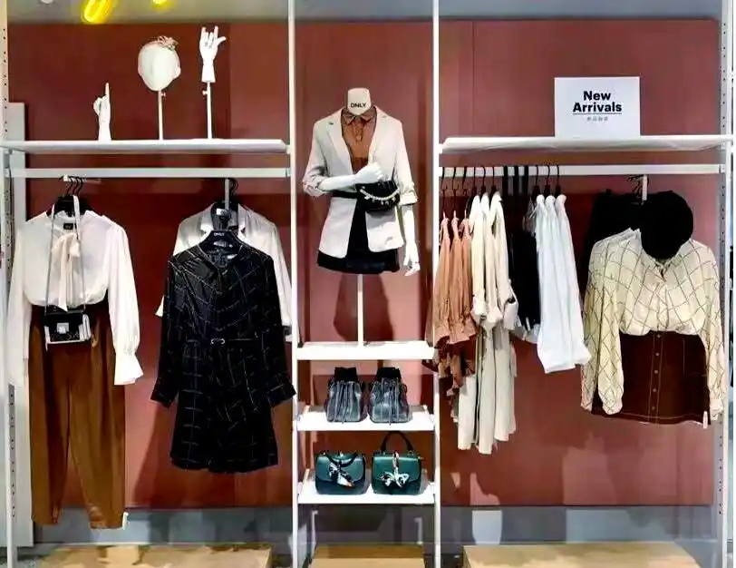 店铺陈列技巧提升指南(图9) 男装陈列技巧图片_店铺陈列技巧_挂通陈列方法