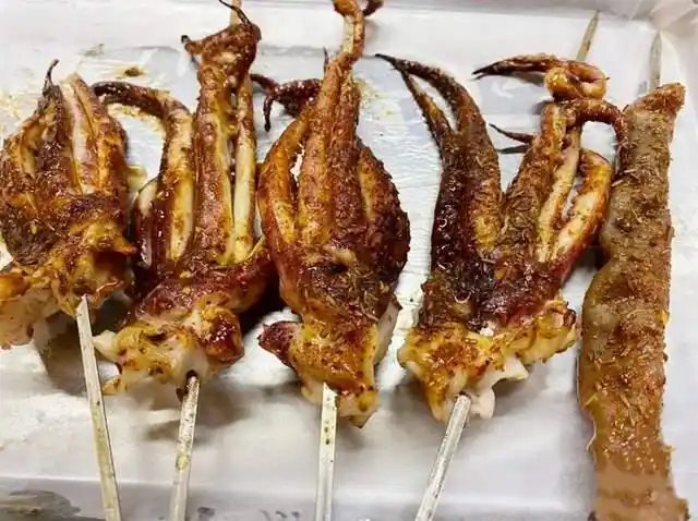 yyds!烟台人的“宵夜必点”,贴秋膘的小烧烤集合啦!(图8) 烟台特色烧烤_烟台527烧烤部落_烟台烧烤攻略