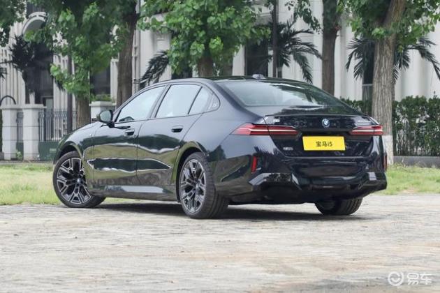 宝马新车15万_2025款宝马i5配置调整_宝马i5改款价格对比