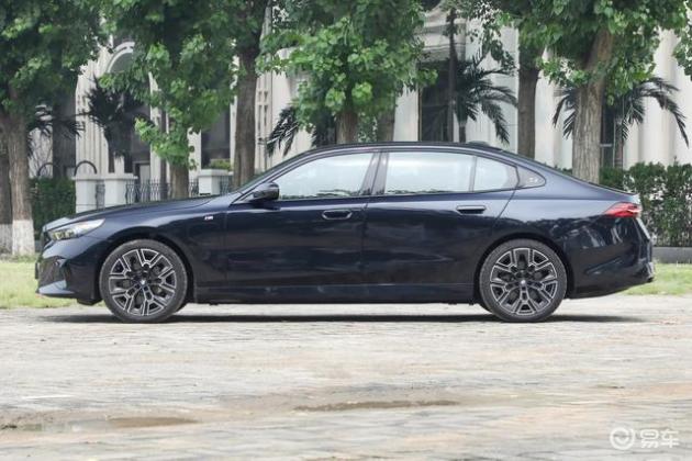 宝马新车15万_宝马i5改款价格对比_2025款宝马i5配置调整