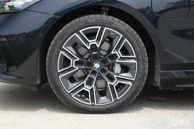 宝马i5改款价格对比_2025款宝马i5配置调整_宝马新车15万