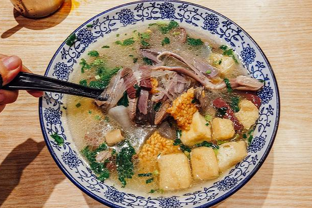 南京鸭血粉丝汤推荐_南京吃美食_南京代表性小吃推荐