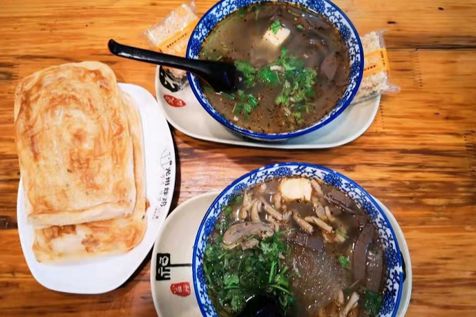 南京鸭血粉丝汤推荐_南京吃美食_南京代表性小吃推荐