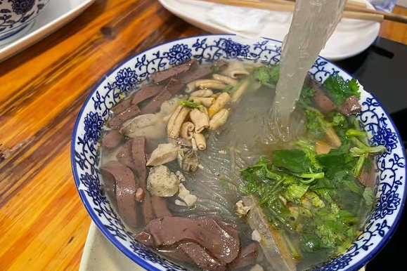 南京代表性小吃推荐_南京吃美食_南京鸭血粉丝汤推荐