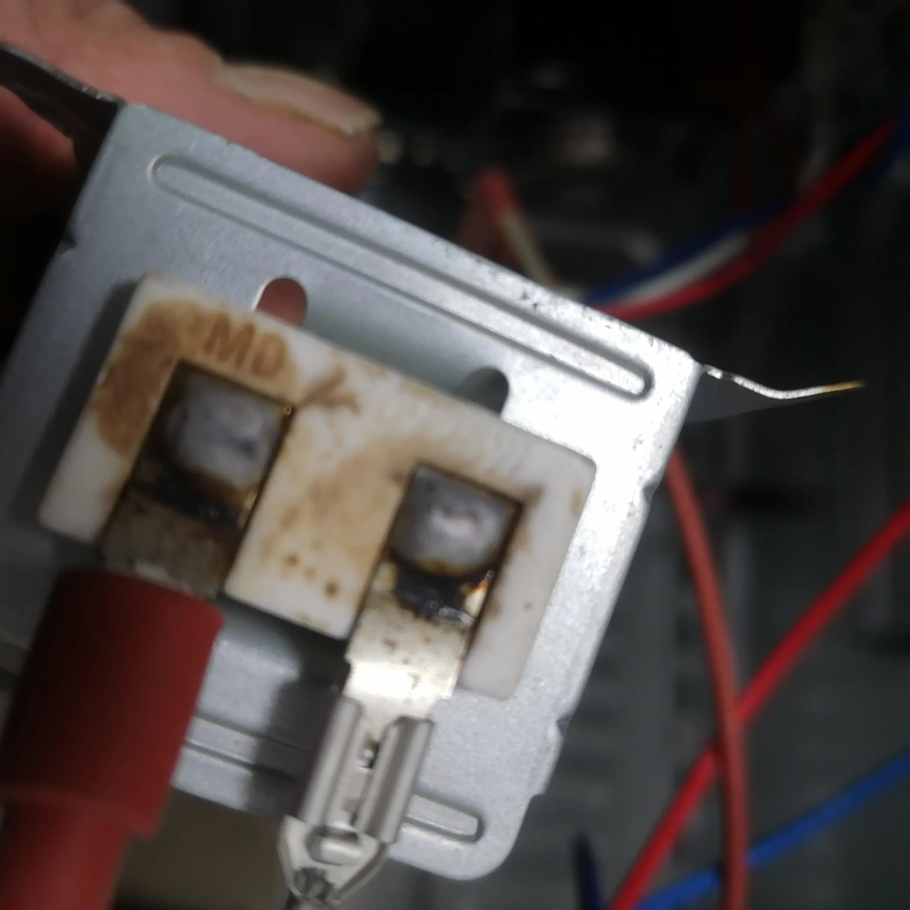 电烤箱坏了怎么修,详细拆解告诉你,看完你也会(图18) 美的电烤箱维修拆解_电烤箱定时器接线柱断维修教程_电烤箱修理