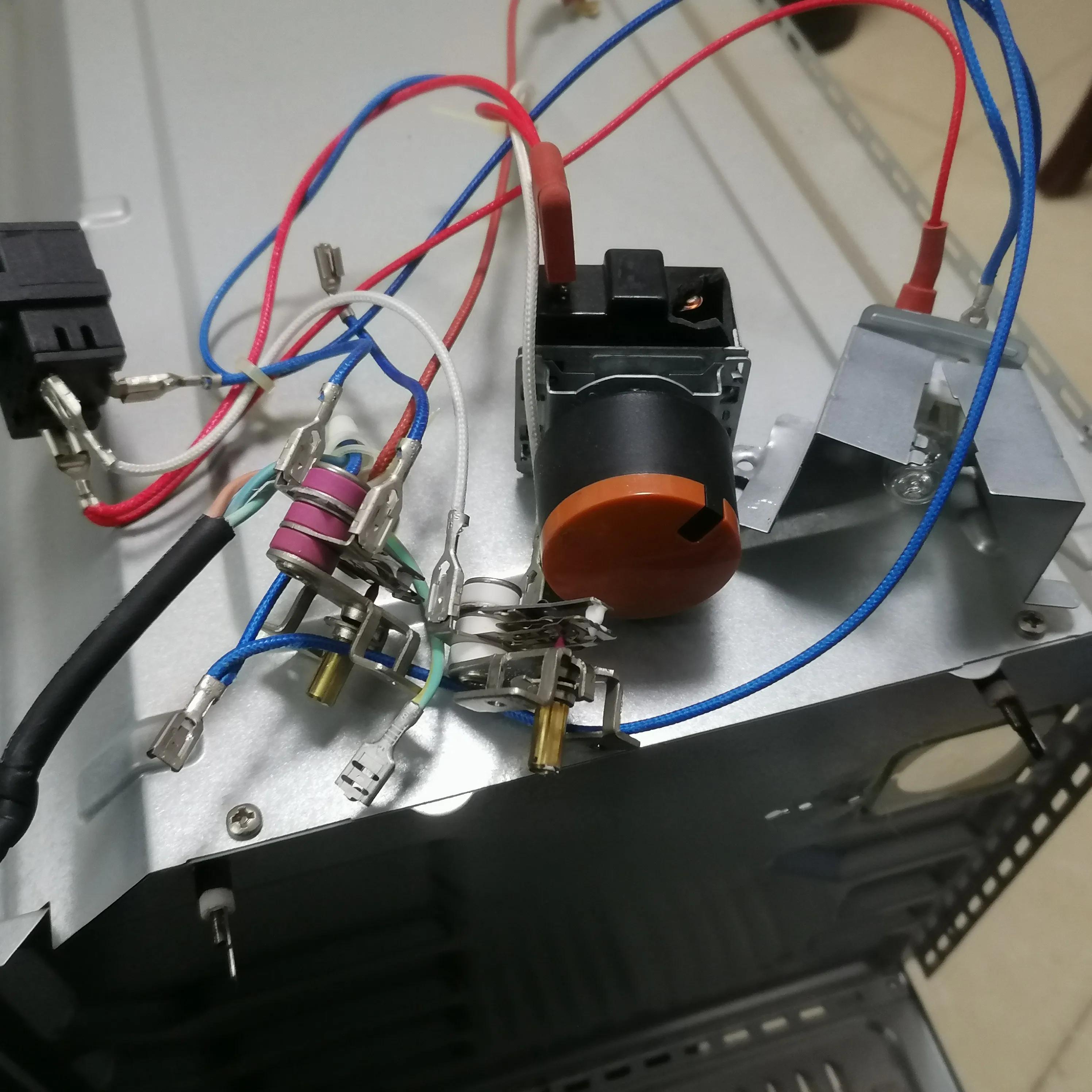 电烤箱坏了怎么修,详细拆解告诉你,看完你也会(图21) 美的电烤箱维修拆解_电烤箱定时器接线柱断维修教程_电烤箱修理