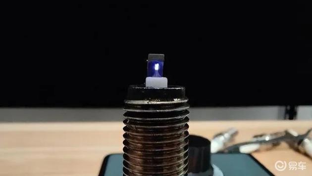汽车火花塞多久换一次好?按照这个标准,养车能省“不少钱”(图3) 火花塞更换标准_汽车火花塞更换周期_火花塞保养方法