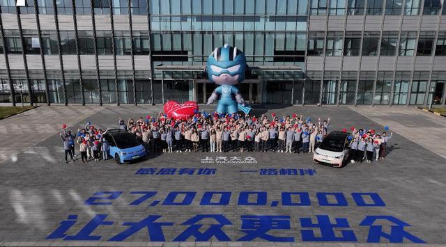 上海大众桑塔纳发展史_大众神车_上海大众汽车工业转型历程