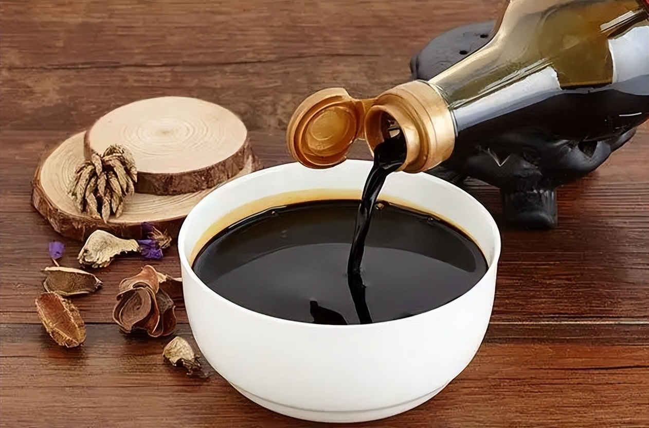 买酱油,选生抽还是味极鲜?区别真不小,买对了味道更鲜(图4) 生抽和味极鲜的区别_生抽和味极鲜的用途差异_味达美味极鲜酱油和海天生抽