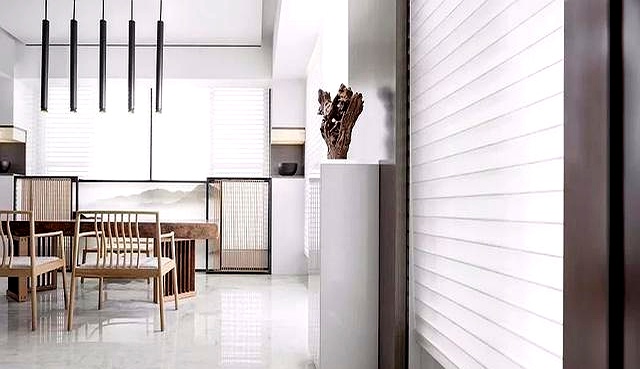 新中式客厅留白设计_90后装修留白省钱技巧_墙面装饰留白