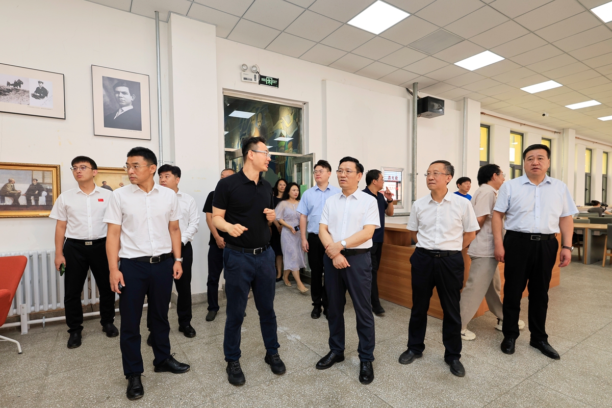 田辉检查开学准备工作和重点工程建设情况(图3) 秋季学期开学准备_校园安全隐患排查_宿舍维修工作