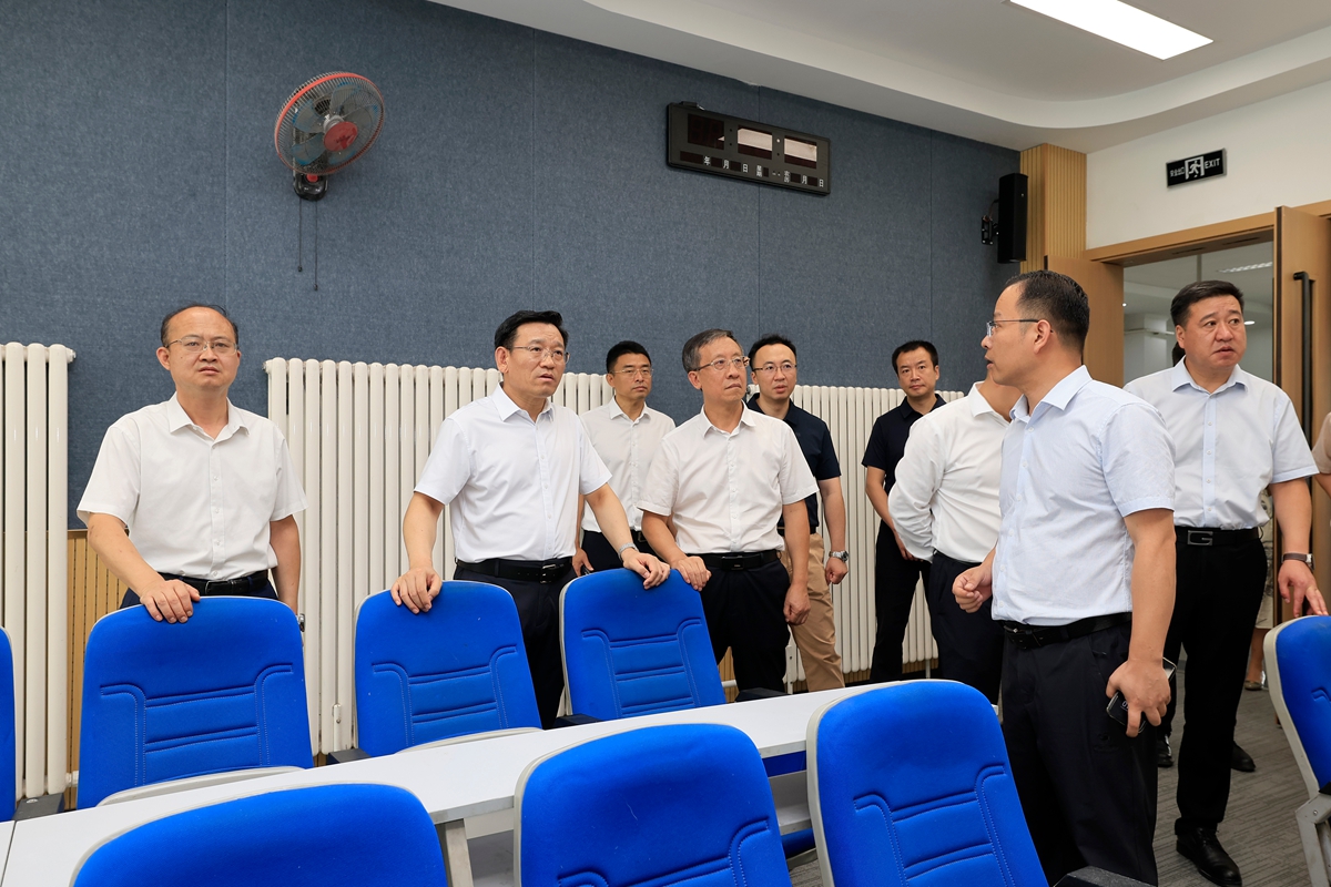 田辉检查开学准备工作和重点工程建设情况(图7) 秋季学期开学准备_校园安全隐患排查_宿舍维修工作