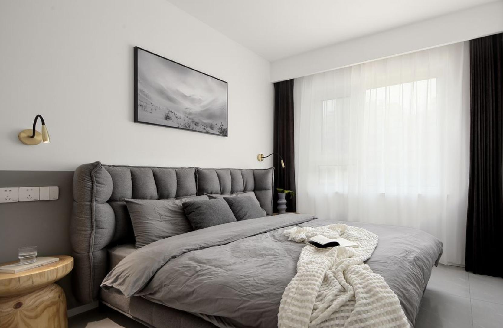 墙面装饰留白_年轻夫妇实用温馨装修设计_全房铺地砖墙面刷大白装修案例