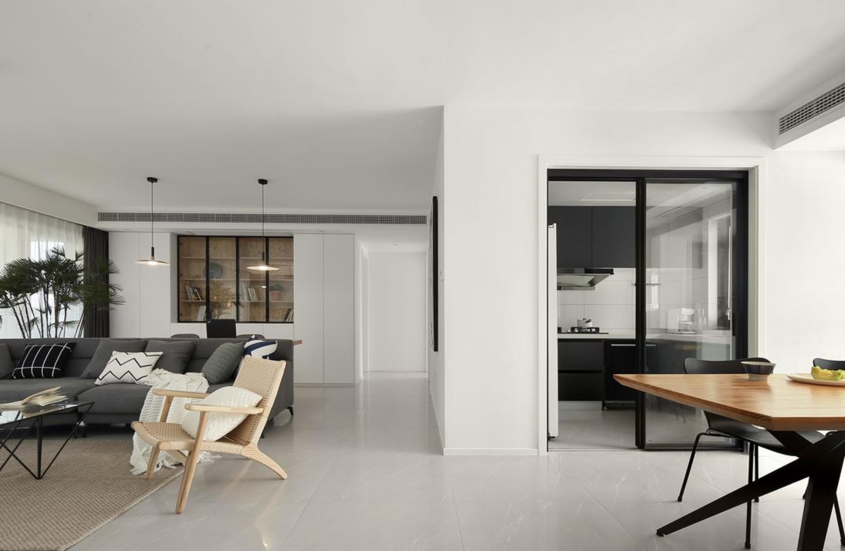 全房铺地砖墙面刷大白装修案例_墙面装饰留白_年轻夫妇实用温馨装修设计