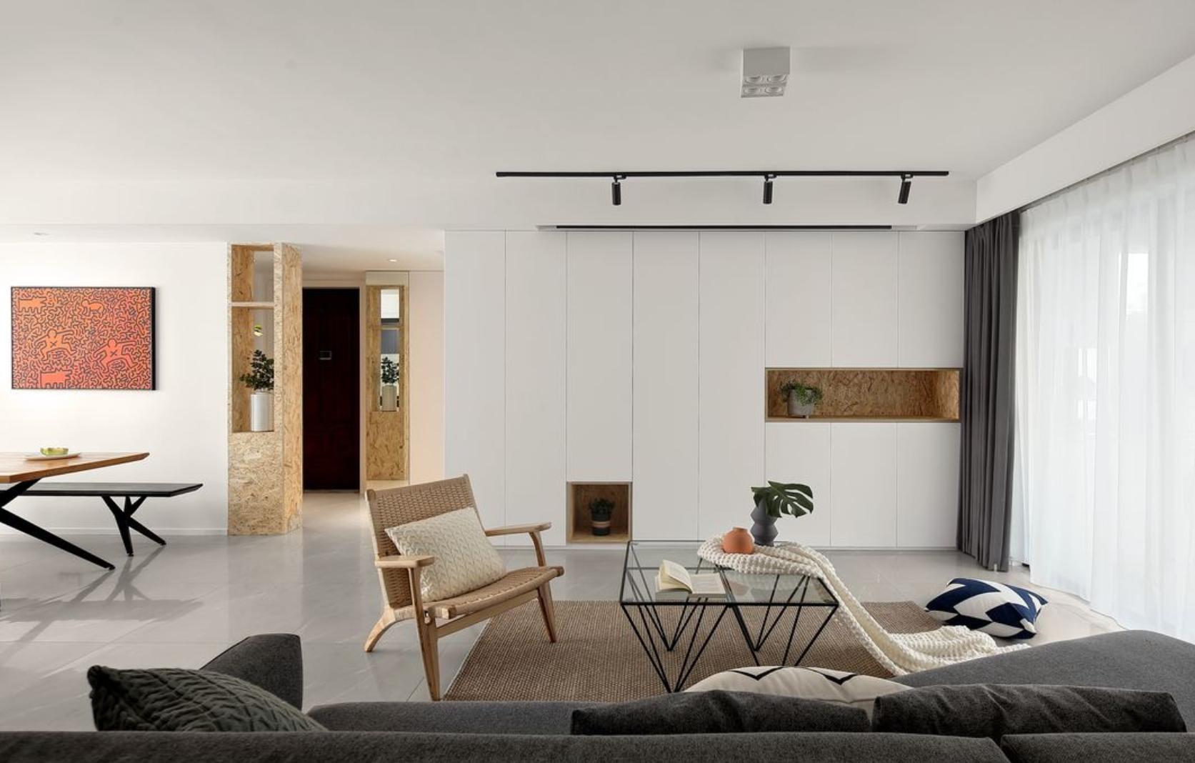 全房铺地砖墙面刷大白装修案例_年轻夫妇实用温馨装修设计_墙面装饰留白