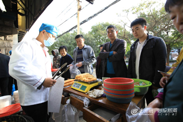 吃在聊城|清晨,是被冠县荷包的酥脆声和豆沫的浓香唤醒的(图5) 冠县早餐文化_聊城小吃 鸡蛋荷包_冠县荷包