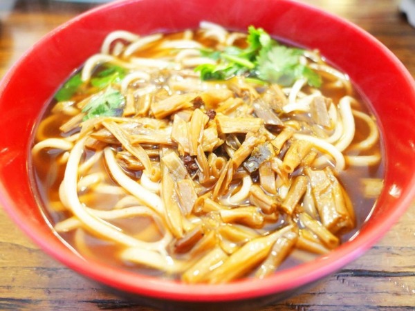 聊城小吃 鸡蛋荷包_山东早餐地图_济南甜沫油旋草包包子