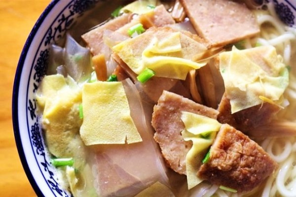 聊城小吃 鸡蛋荷包_济南甜沫油旋草包包子_山东早餐地图