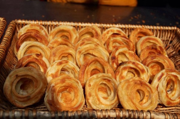 济南甜沫油旋草包包子_山东早餐地图_聊城小吃 鸡蛋荷包