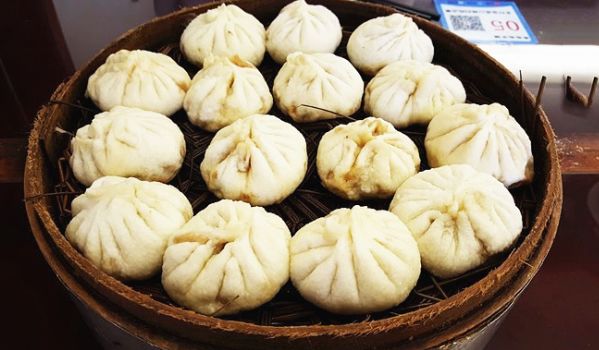 聊城小吃 鸡蛋荷包_济南甜沫油旋草包包子_山东早餐地图