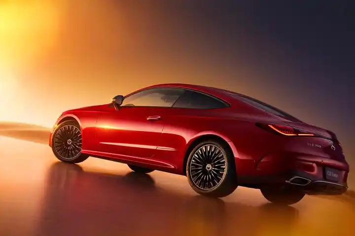 全新梅赛德斯-奔驰CLE轿跑车_奔驰跑车图片30英寸_CLE 300 4MATIC豪华型轿跑车