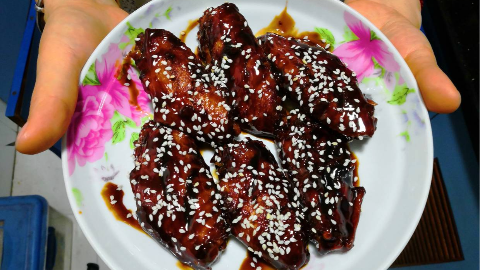 这样做出来的可乐鸡翅外焦里嫩，只需简单几步，让你越吃越想吃