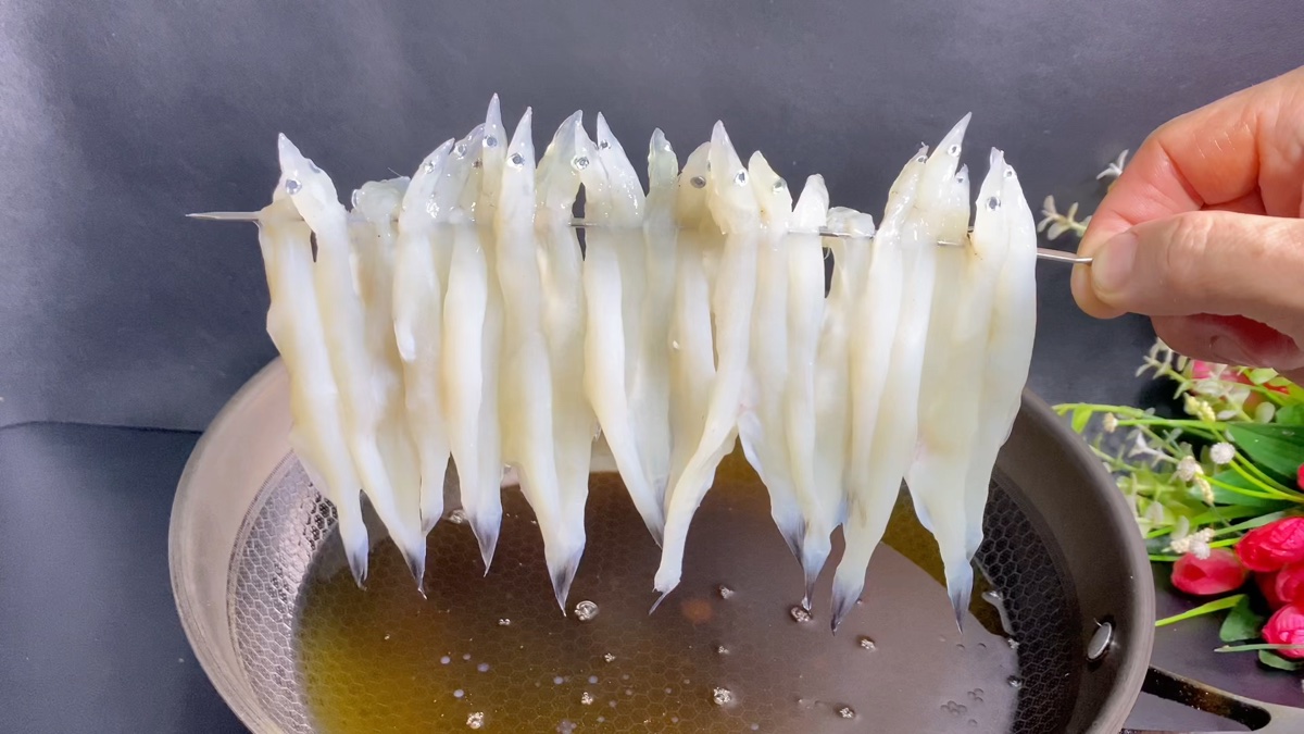 知道这是啥吗？无骨无刺就这样一炸太好吃了