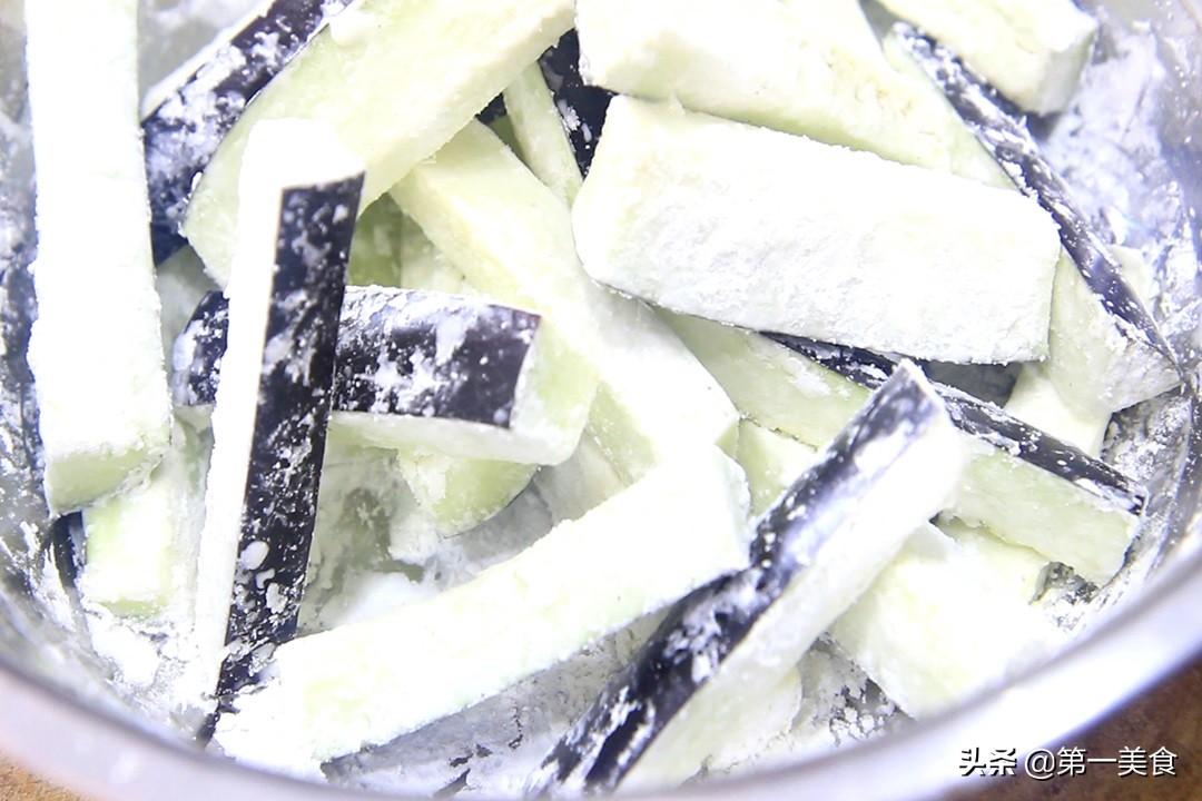 外酥里嫩茄子菜谱_家常菜系列:百变素菜_风味茄条做法