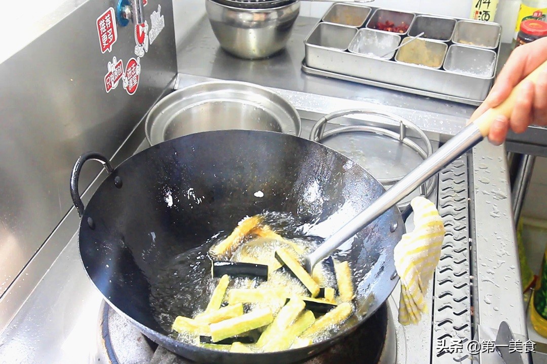 风味茄条做法_外酥里嫩茄子菜谱_家常菜系列:百变素菜