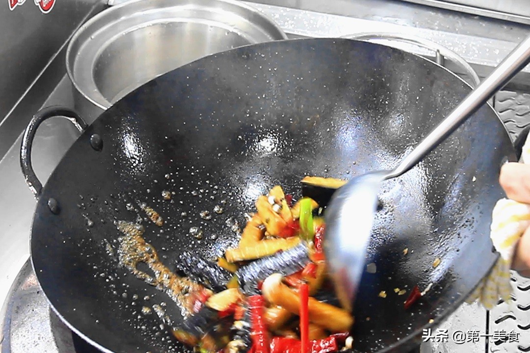 家常菜系列:百变素菜_风味茄条做法_外酥里嫩茄子菜谱