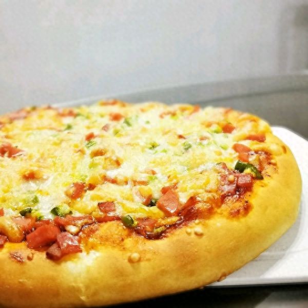 不用复杂馅料的简易火腿培根披萨(图1) 披萨的做法大全图解相关推荐_自制披萨食谱_简单快手披萨做法