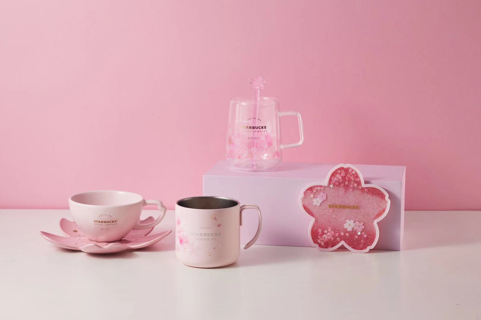萌到窒息!限定版樱花杯刷屏,星巴克到底是卖咖啡的还是卖杯子的?(图4) 星巴克城市限定款马克杯推荐_星巴克樱花猫爪杯限定版_星巴克的纸杯的价钱