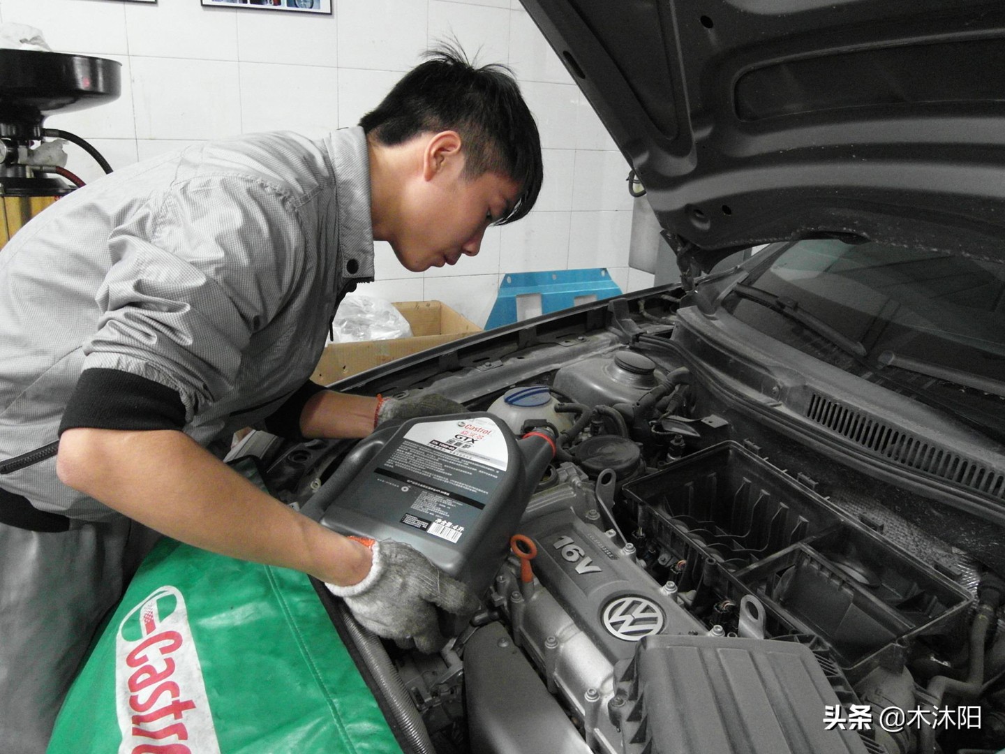 新车扳手指示灯一直亮_车辆保养周期_保养提示灯