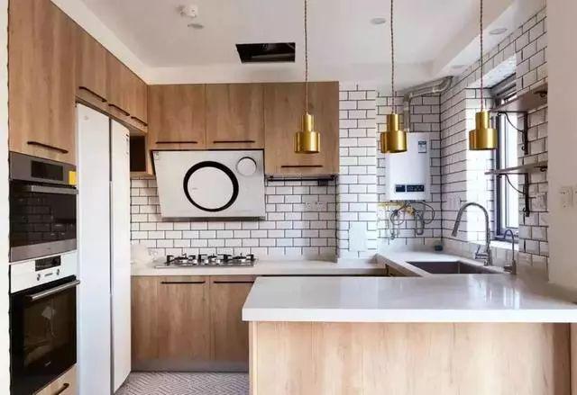 高颜值原木色橱柜_厨房间橱柜图片2025_白色橱柜搭配创意瓷砖