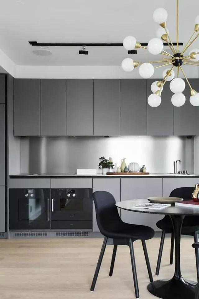 白色橱柜搭配创意瓷砖_厨房间橱柜图片2025_高颜值原木色橱柜