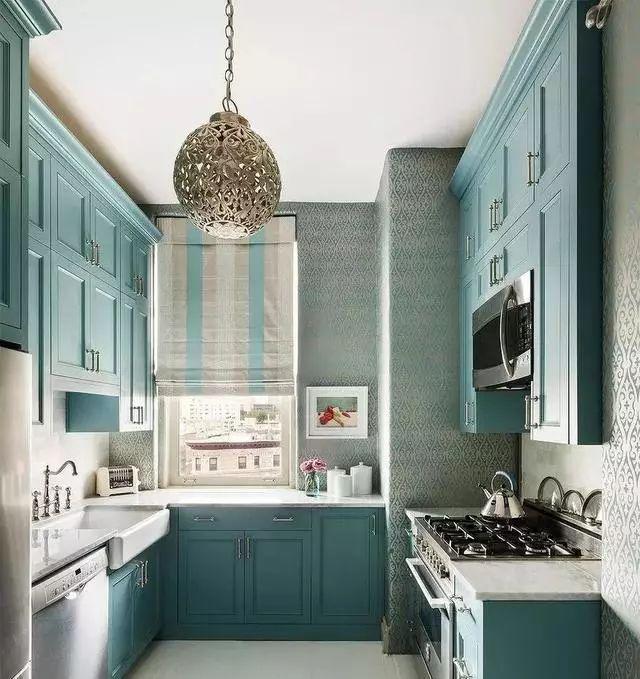 白色橱柜搭配创意瓷砖_高颜值原木色橱柜_厨房间橱柜图片2025